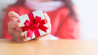 Подарък вместо 13-а заплата планират работодателите за Коледа