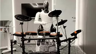 Робот свири на барабани (видео)