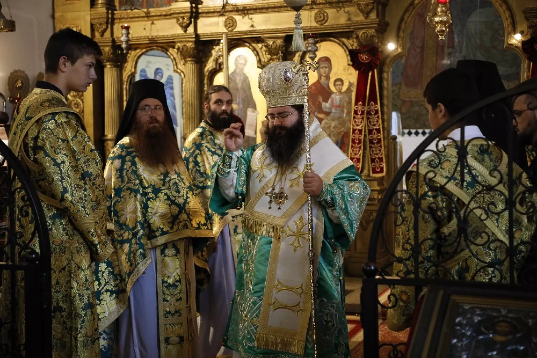 Празнична Василиева света литургия за Рождество Христово бе отслужена в Св. Александър Невски