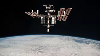 Кораб на безпилотен режим може да върне от МКС екипажа на авариралия Союз МС-22 