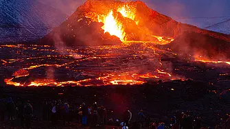 Дрон контролира вулканите като им подушва кратерите