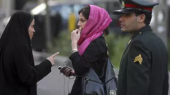 Иранската полиция пак следи за носене на хиджаб