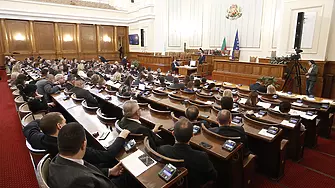Процедурна суматоха за дневия ред на парламента, Рашидов мъмри депутатите