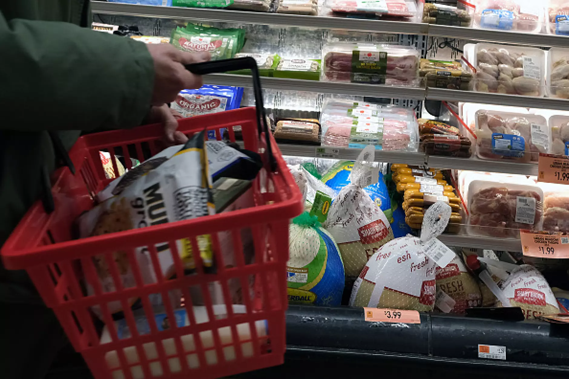 Търговците на дребно в Турция замразяват цените на потребителските стоки под натиск от властите