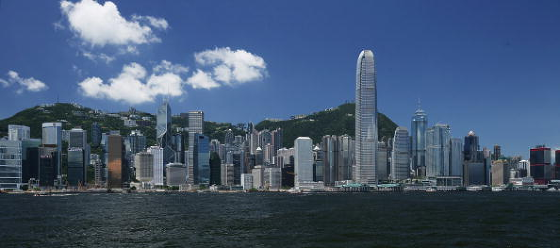Хонконг вдига икономиката си със 700 000 безплатни самолетни билета и отваряне на границата с Китай