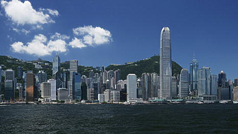 Хонконг вдига икономиката си със 700 000 безплатни самолетни билета и отваряне на границата с Китай