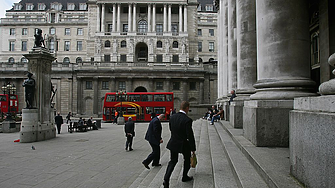 АЦБ увеличи лихвите, оцени банковата система на Обединеното кралство като „устойчива“