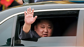 Лидерът на Северна Корея Ким Чен-ун изпраща армията да строи по селата