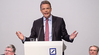 Шефът на Deutsche Bank взел 8,9 млн. евро бонус за 2022 г.
