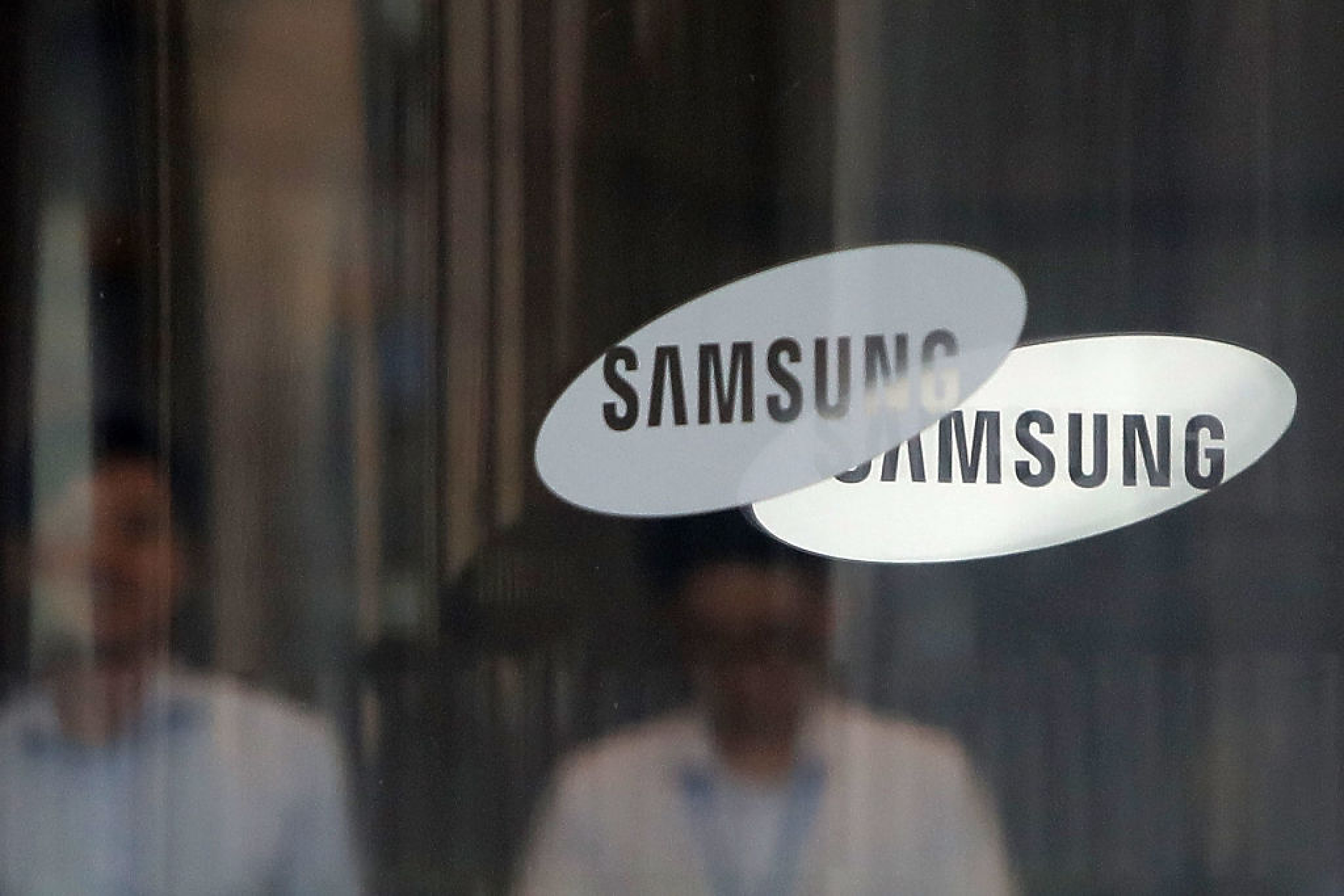 Samsung свива производството на чипове след близо 100% спад на печалбата