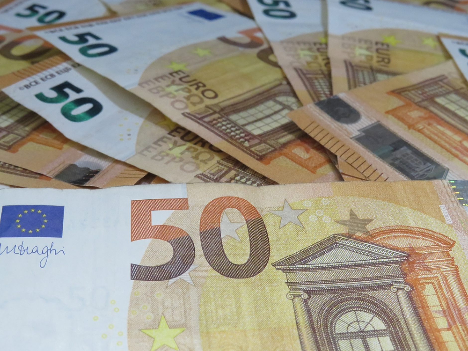  Минималната заплата в Гърция вече е 780 евро на месец