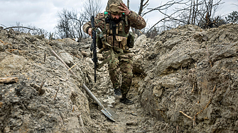 Украинските защитници изтласкват руските сили от позиции в обсадения Бахмут