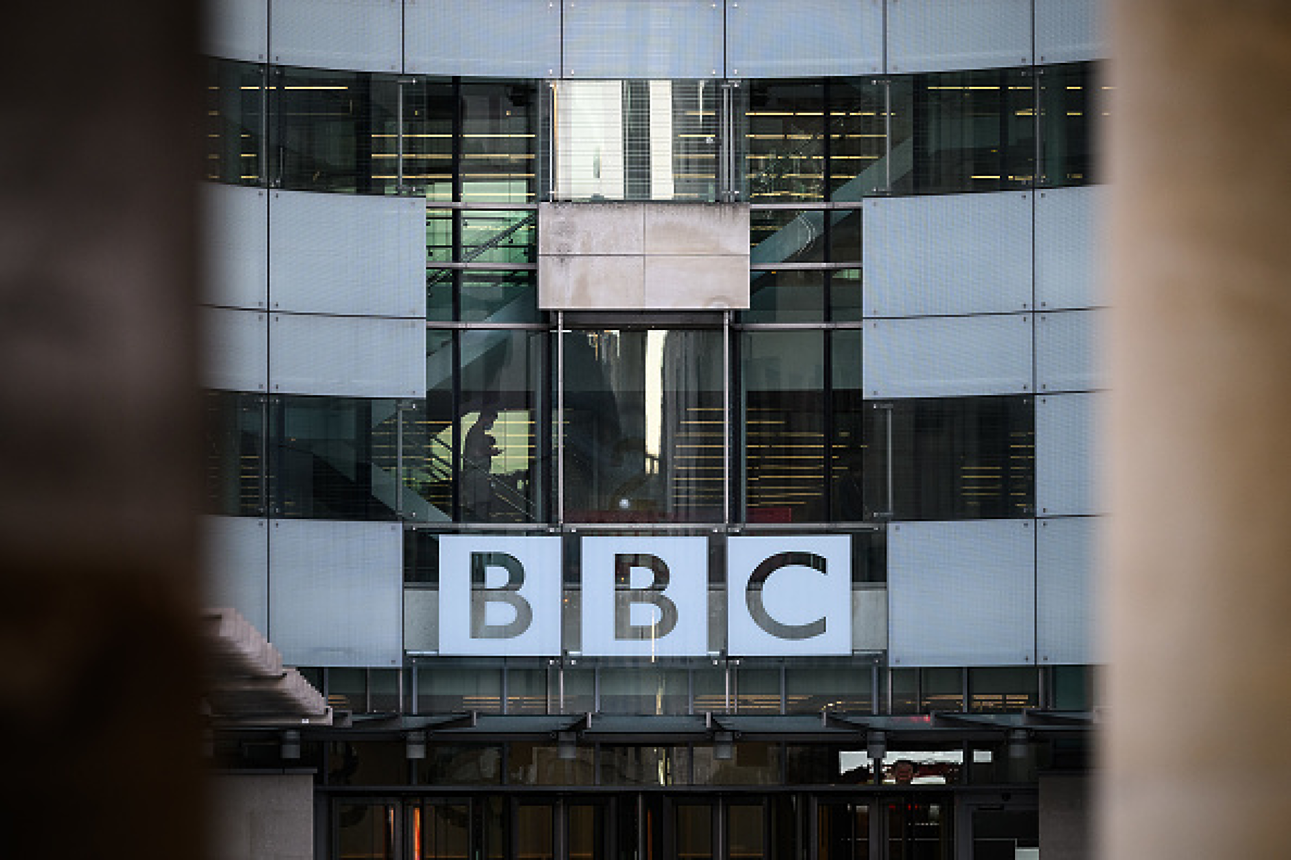 Шефът на BBC подаде оставка след скандал за назначението му и заем за Борис Джонсън