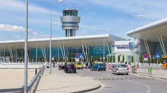 До 2026 г. 10 на сто от таксиметровите превози от летище София ще се извършват от електромобили 