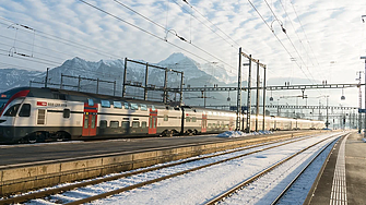 Швейцарски стартъп монтира слънчеви панели в железопътна линия