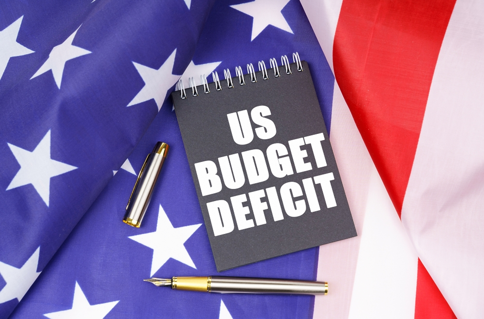 За осем месеца бюджетният дефицит на САЩ се е увеличил 2,7 пъти