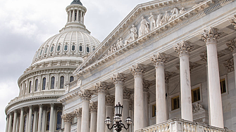 САЩ избегнаха фалит: Сенатът одобри сделката за тавана на дълга