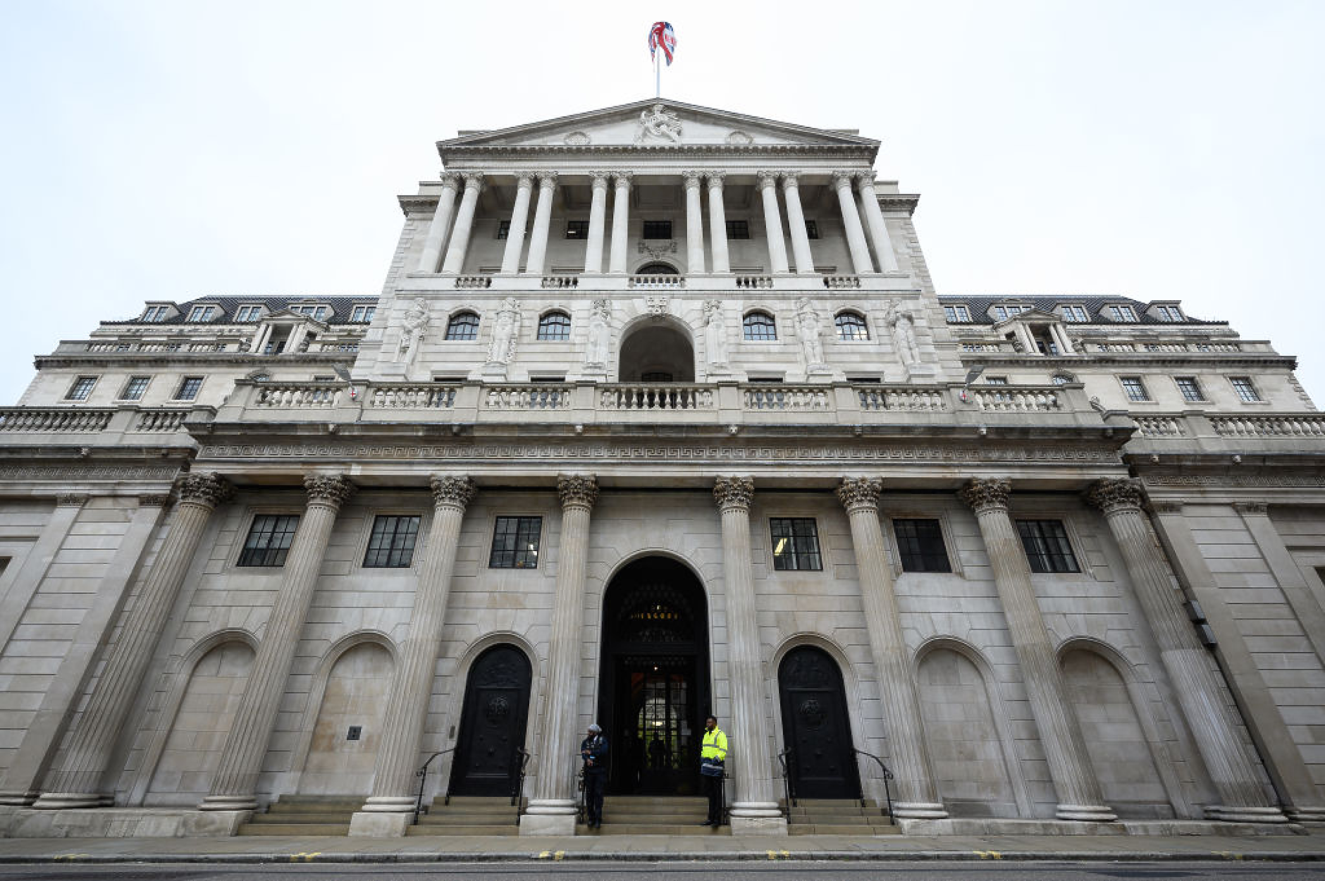 Английската централна банка изненада пазарите с рязко повишение на основната лихва