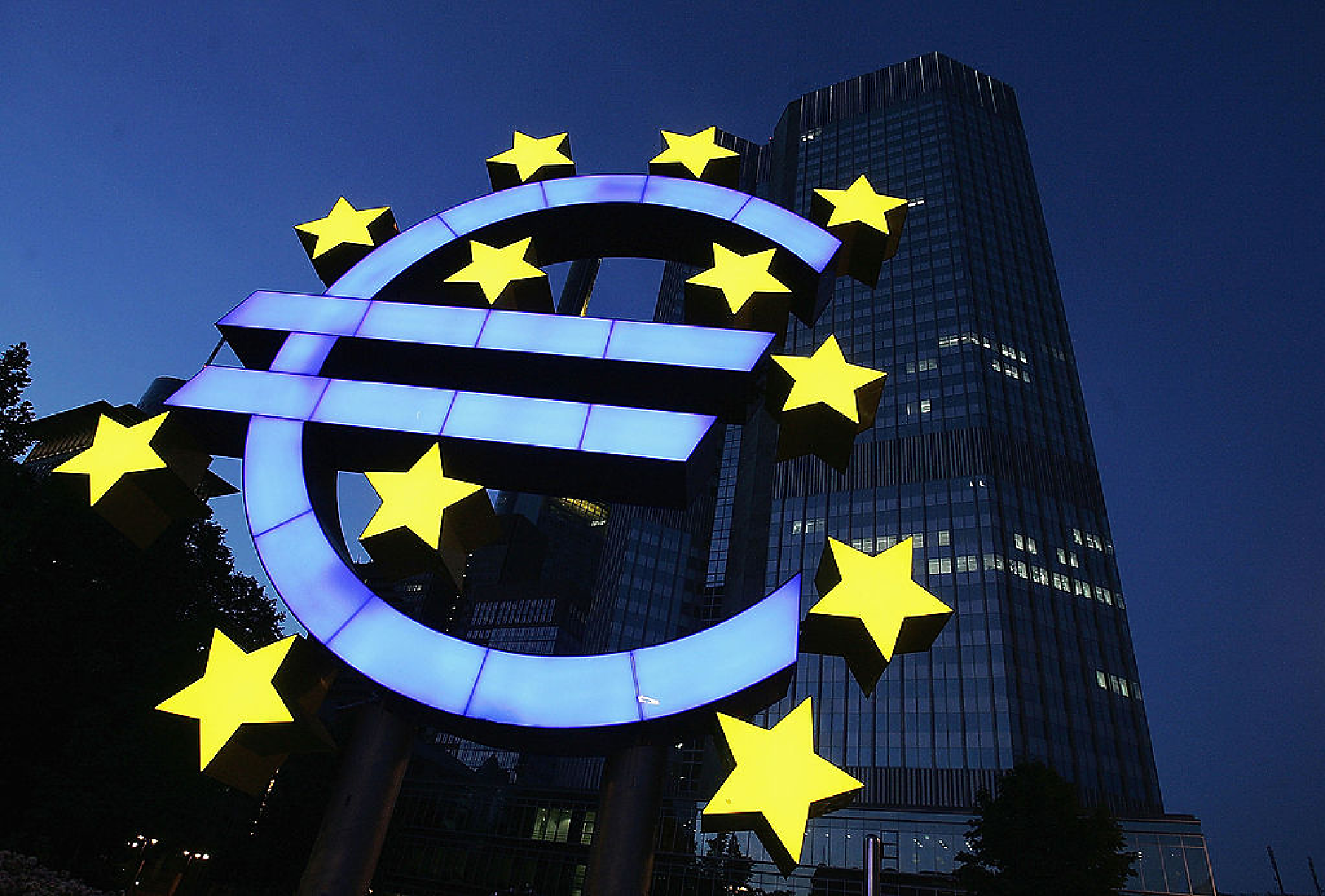 Главният икономист на ЕЦБ предупреди пазарите да не очакват скоро понижения на лихвите