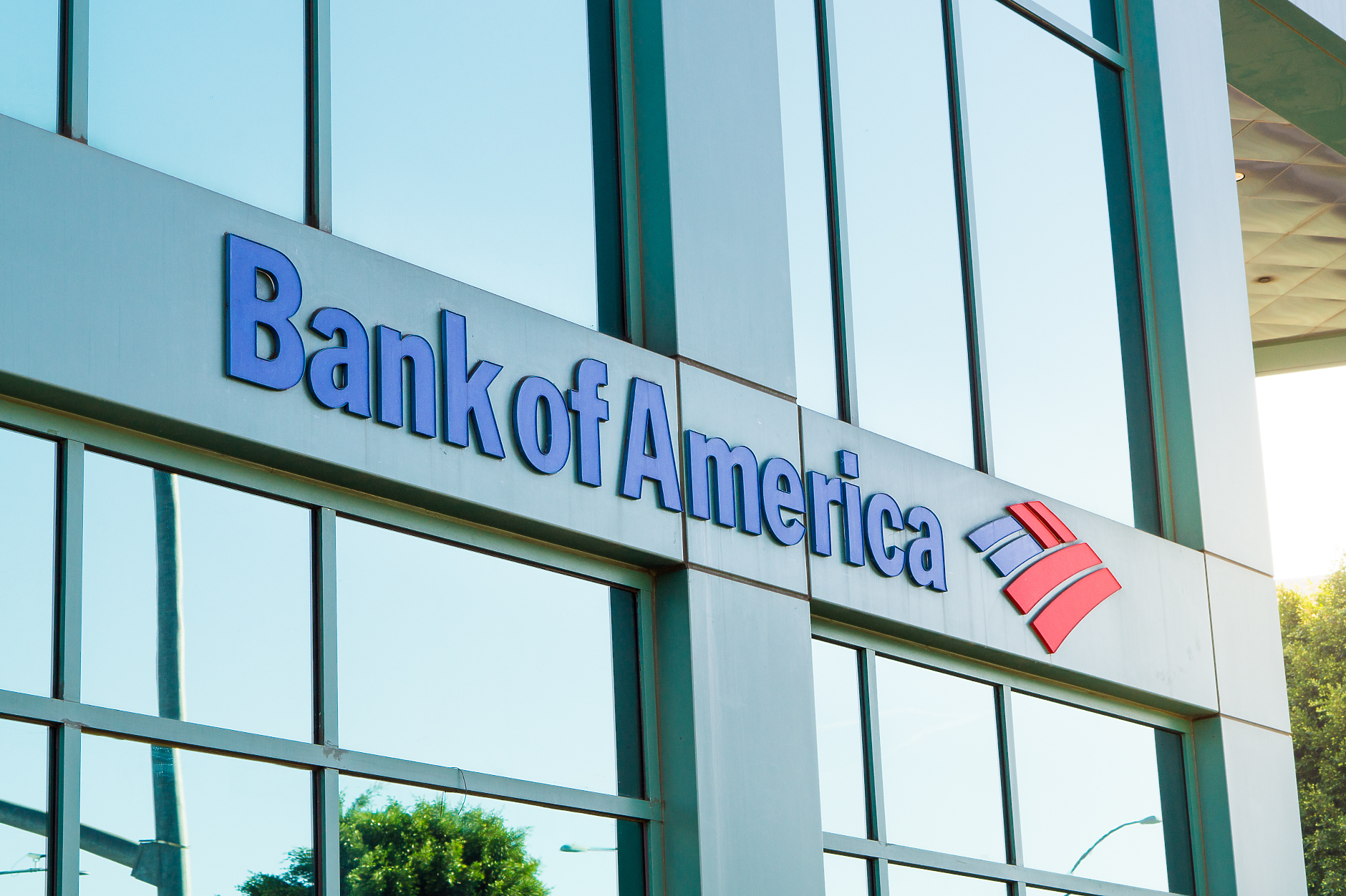 Глобиха Bank of America със $150 млн. за непосилни такси и фалшиви сметки 