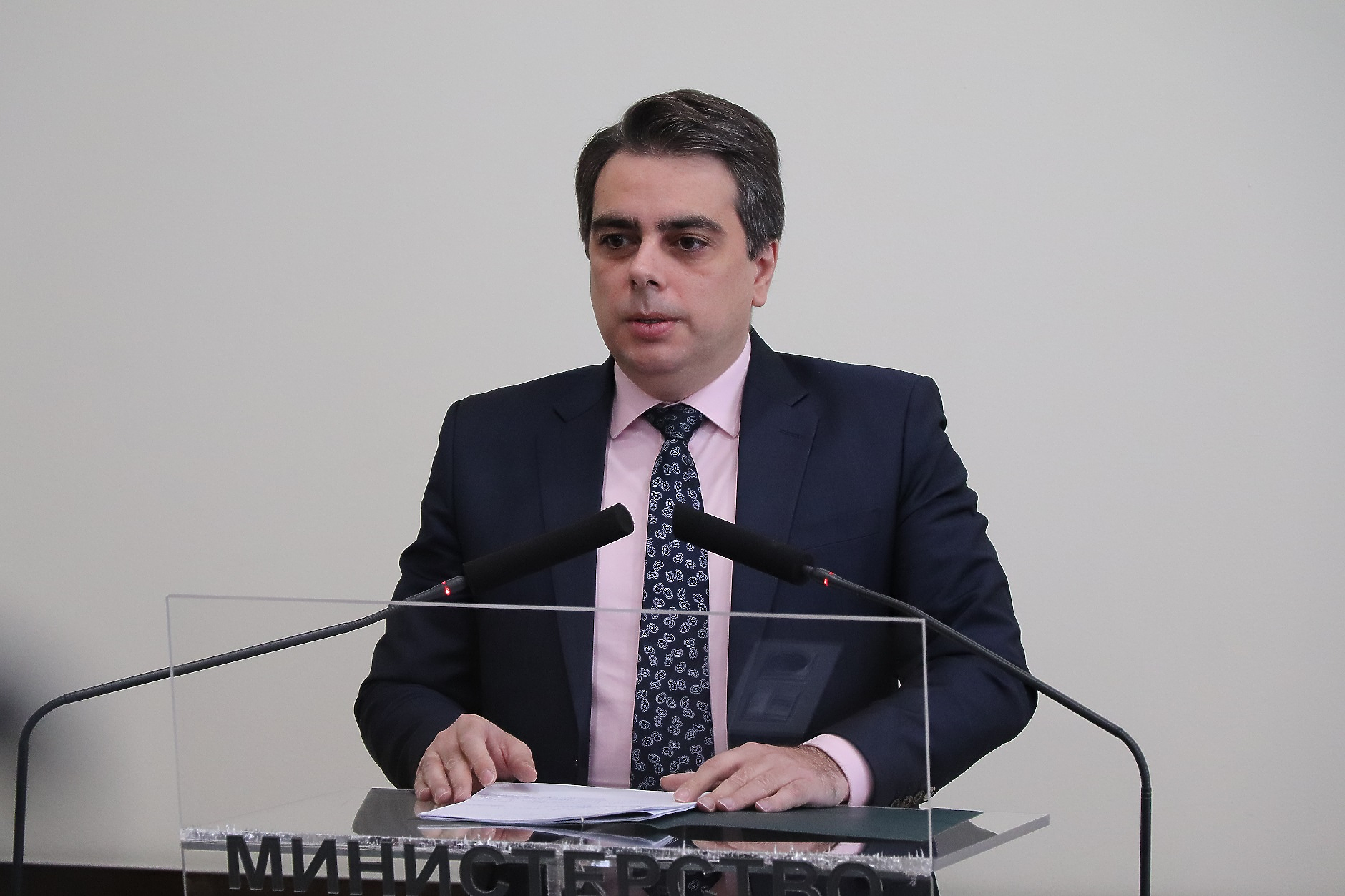 Асен Василев: Бизнесът ще има достъп до около 2 млрд. лв. кредити за малки и средни предприятия