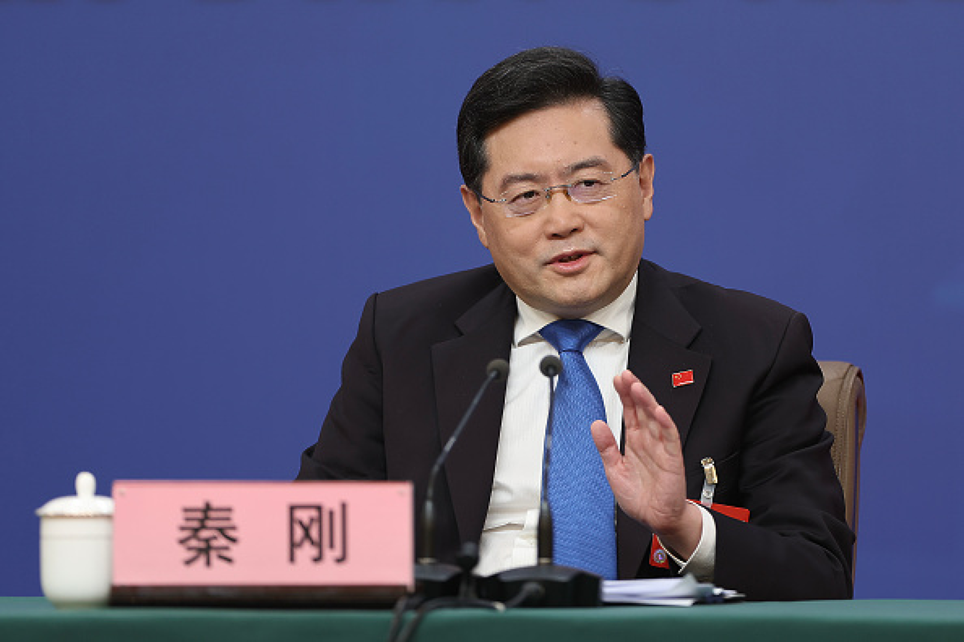 Китайското външно министерство призова  мистериозно сваления министър да бъде забравен