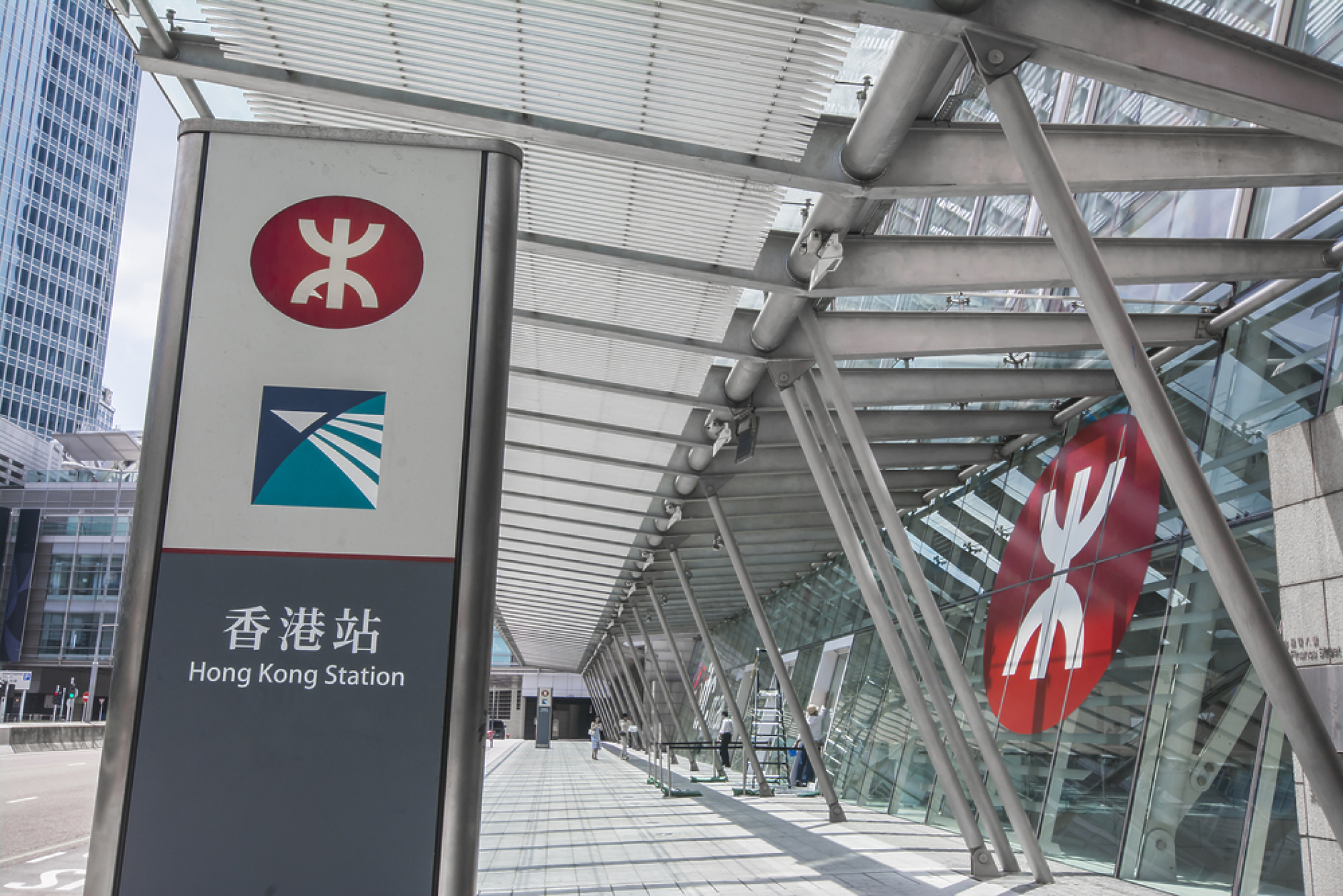Хонконг превръща аерогарата си в международен авиовъзел  „Летищен град“