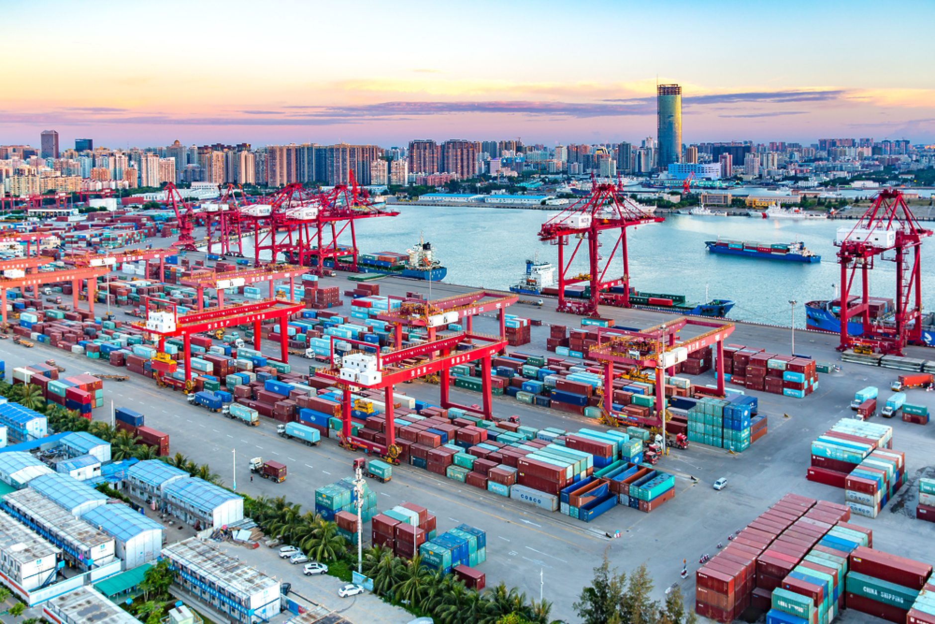 Пристанище за свободна търговия формира 17 субфонда с активи от 1,87 млрд. долара