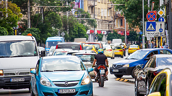 Средната възраст на автопарка в България  е над 20 г., в ЕС-12 години 