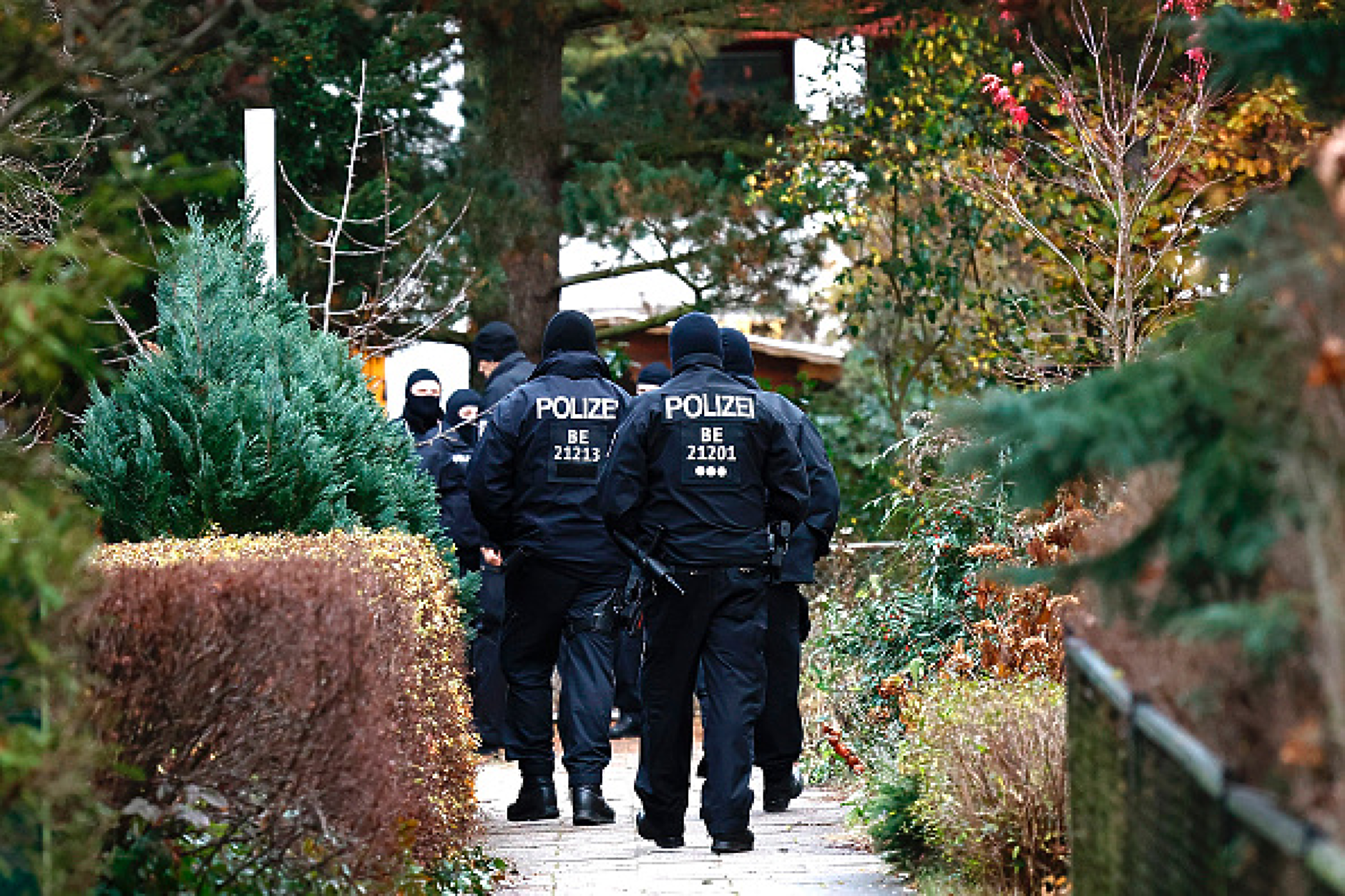 Германия забрани дясноекстремистката група и обискира домовете на 28 души