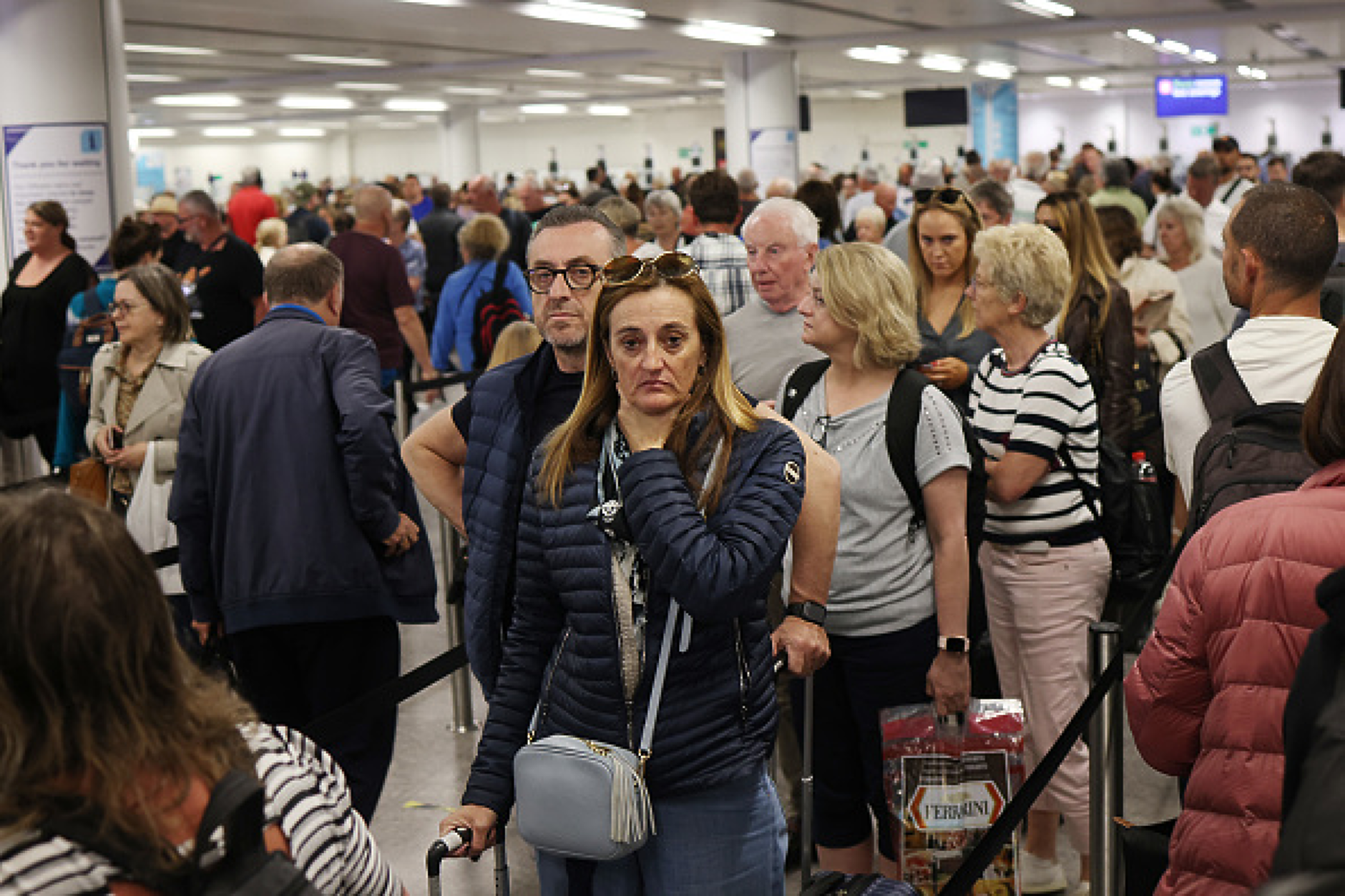 Липса на диспечери в кулите за контрол на трафика създаде хаос на летище „Гетуик“ в Лондон