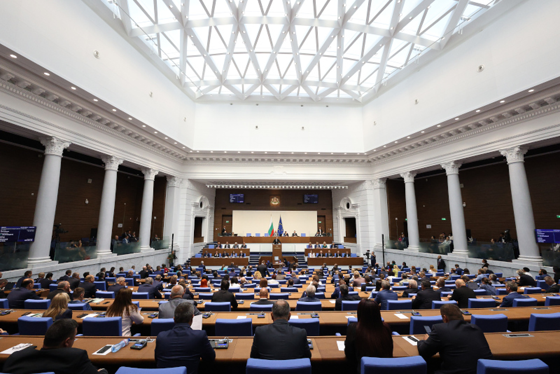 Борисов, Пеевски и Атанас Атанасов внесоха предложение за парламентарен контрол над еврофондовете