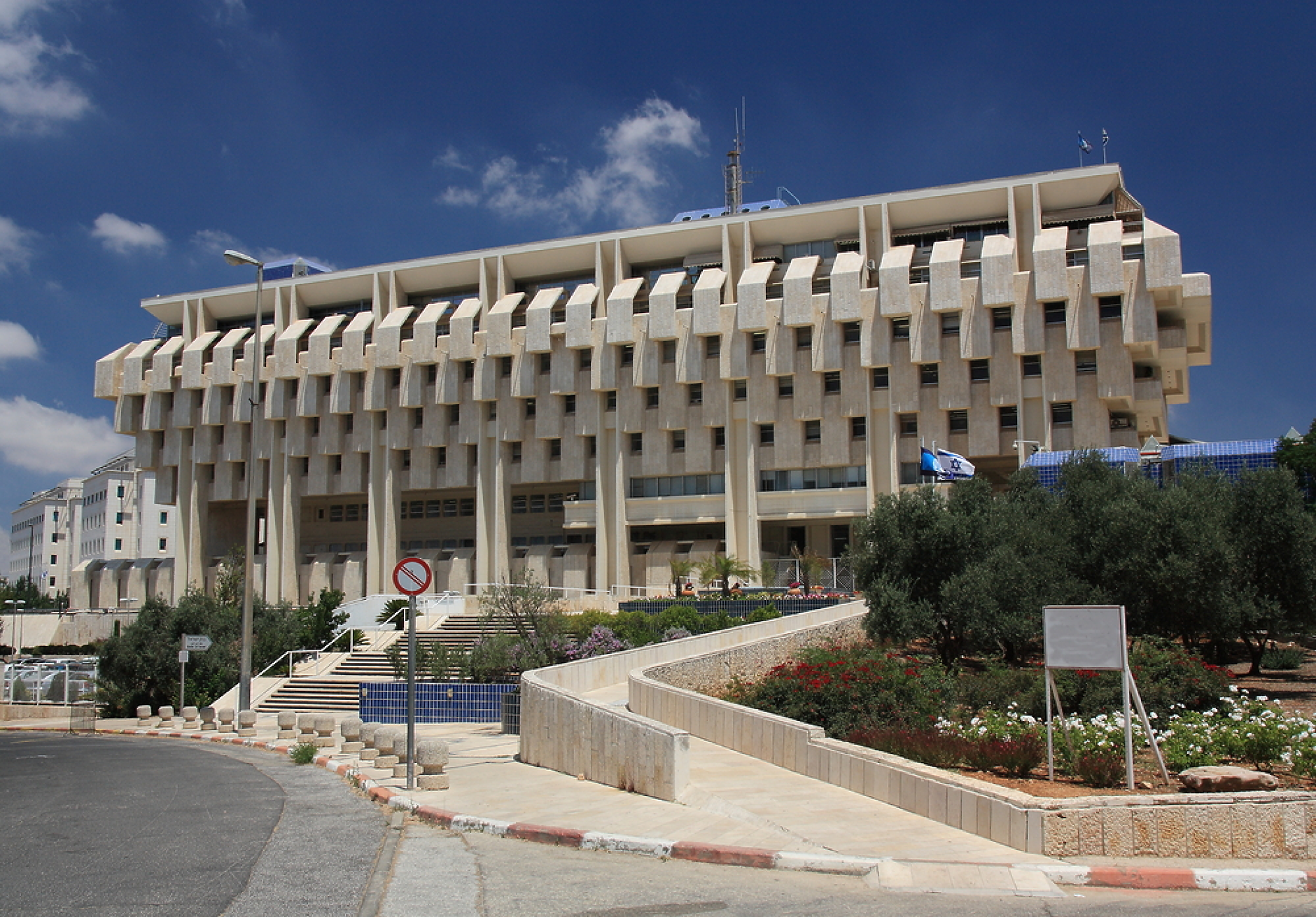 Израелската централна банка продава 30 млрд. долара, за да подкрепи националната си валута