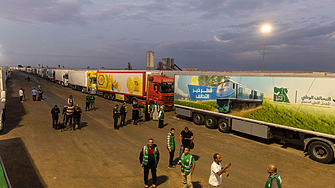 Тридесет и три камиона с хуманитарна помощ са влезли в Газа вчера