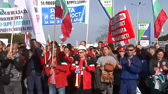Работници от „Лукойл Нефтохим“ блокираха изхода на Бургас