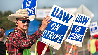 Ford, GM и Stellantis ще изплатят на служителите си по $100  за всеки ден от стачката