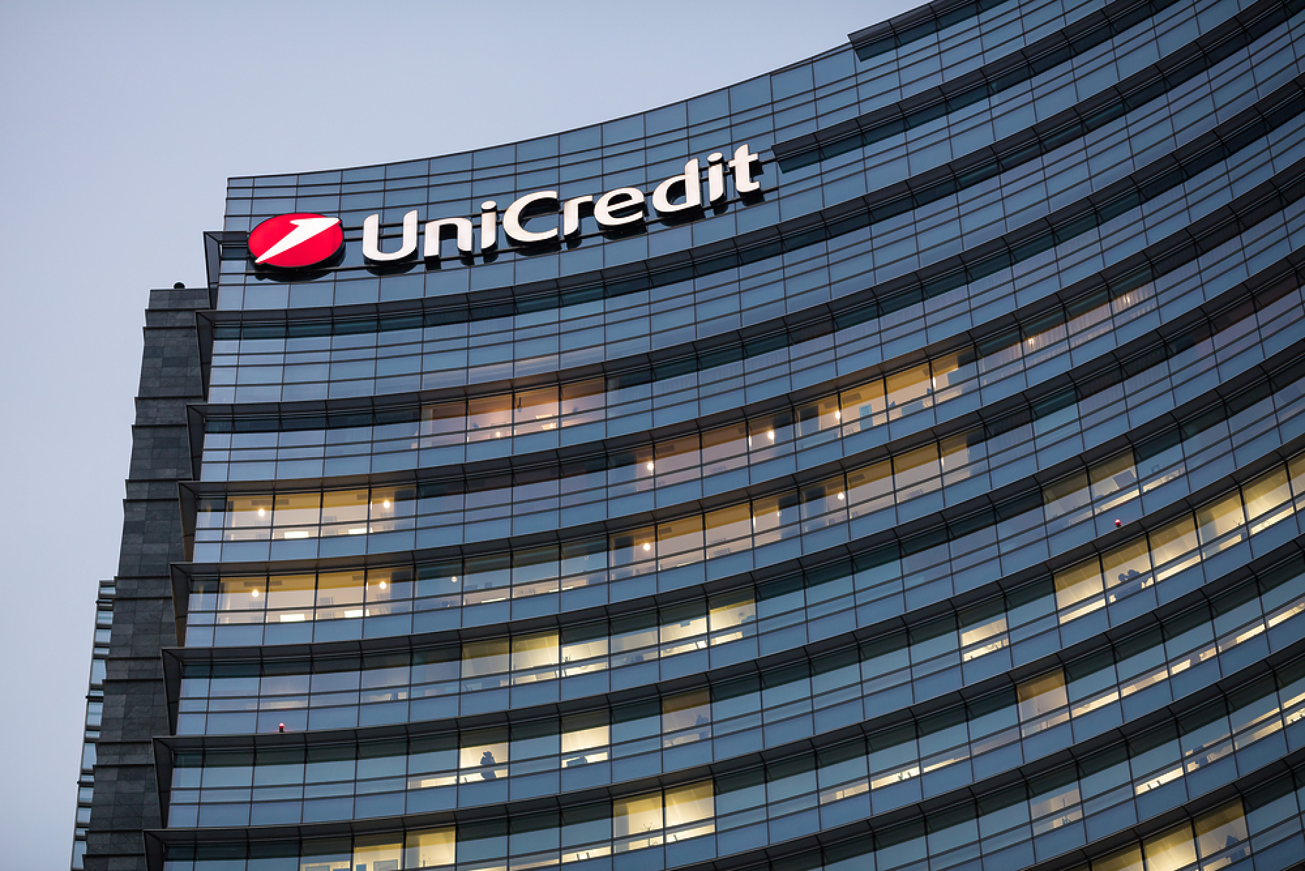 Акционерите на UniCredit  одобриха обратно изкупуване на акции за 2,5 млрд.  евро