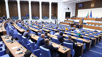 Парламентът ще гласува по обед втория вот на недоверие към кабинета