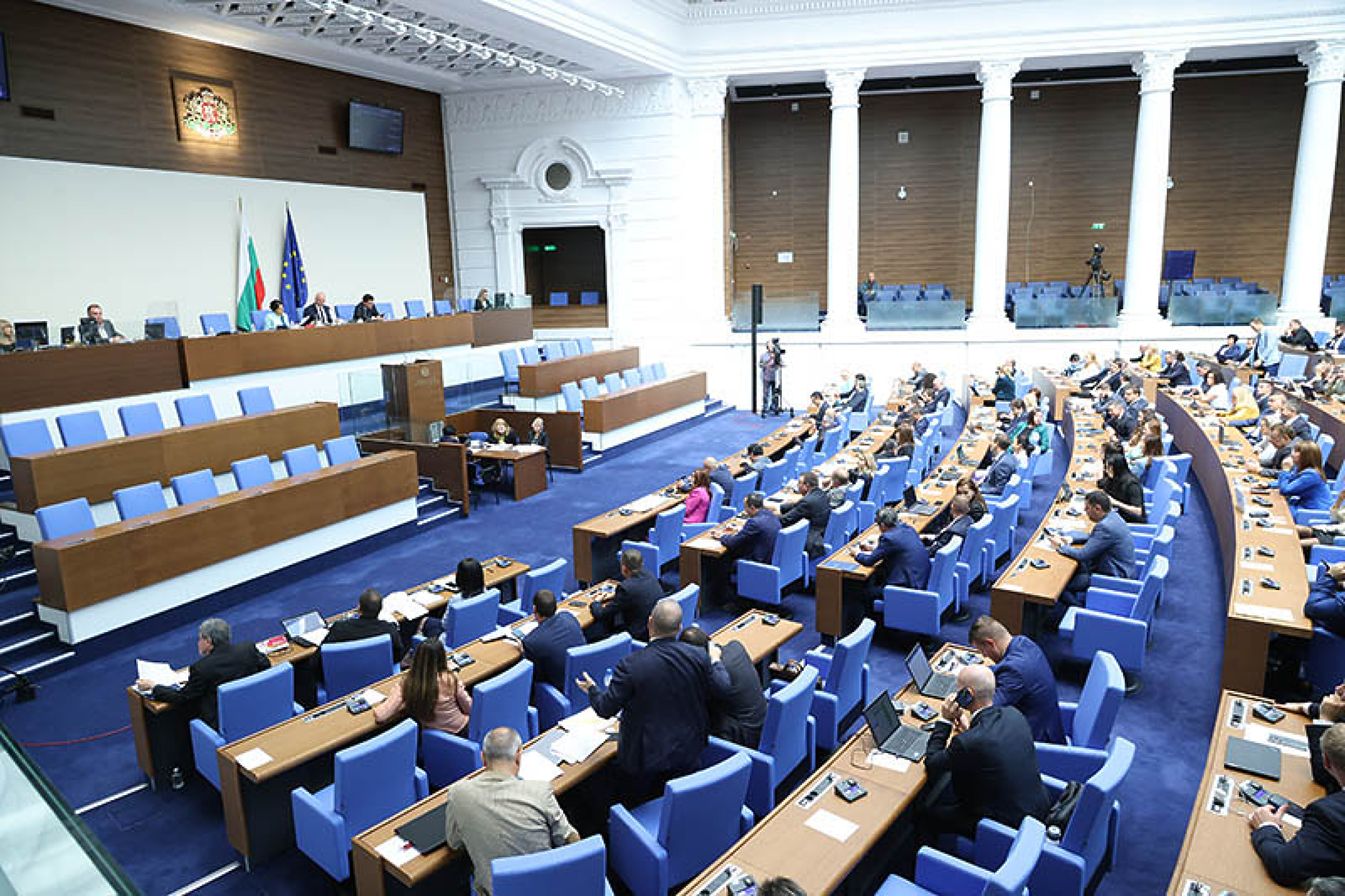 Парламентът отхвърли искането за комисия, която да разследва заплахите срещу министър Йоловски