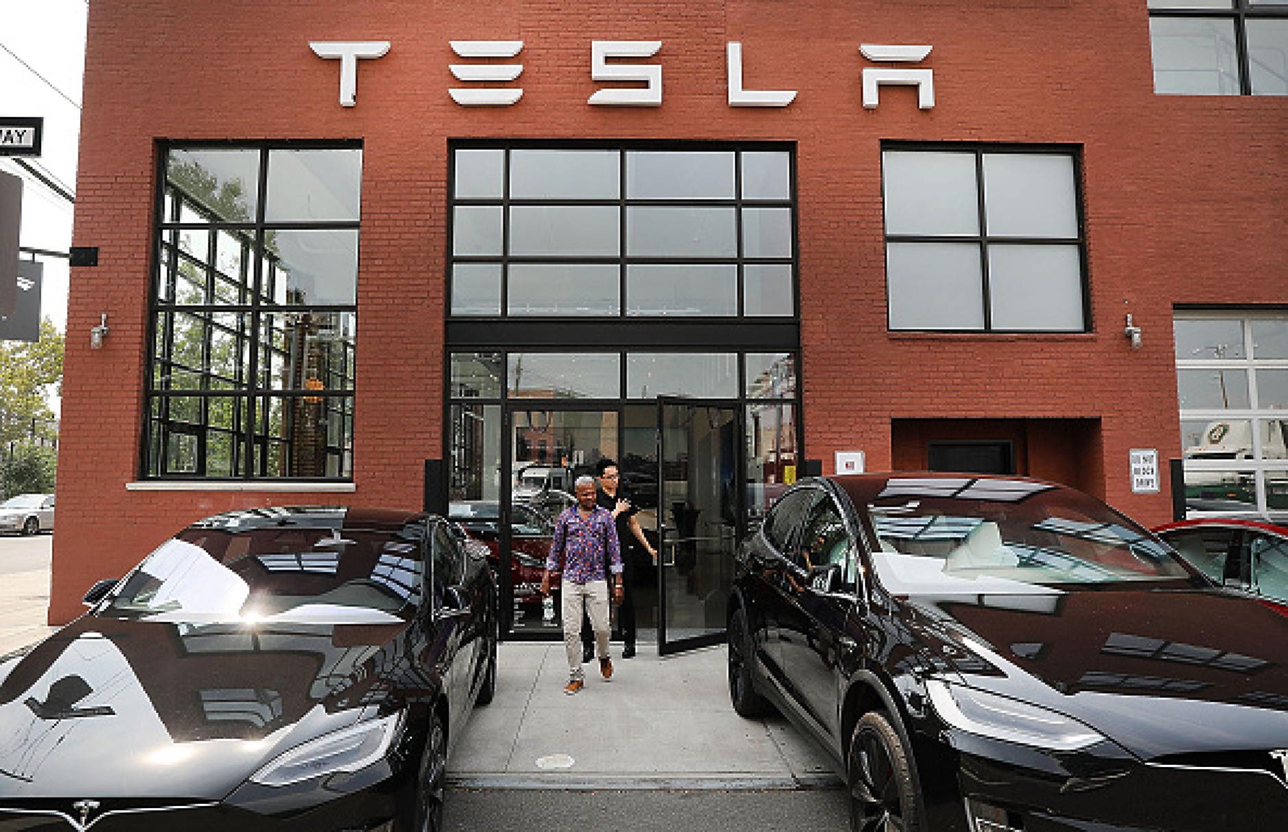 Стачка в Швеция блокира продажбите на Tesla в Европа, Мъск я нарече безумна