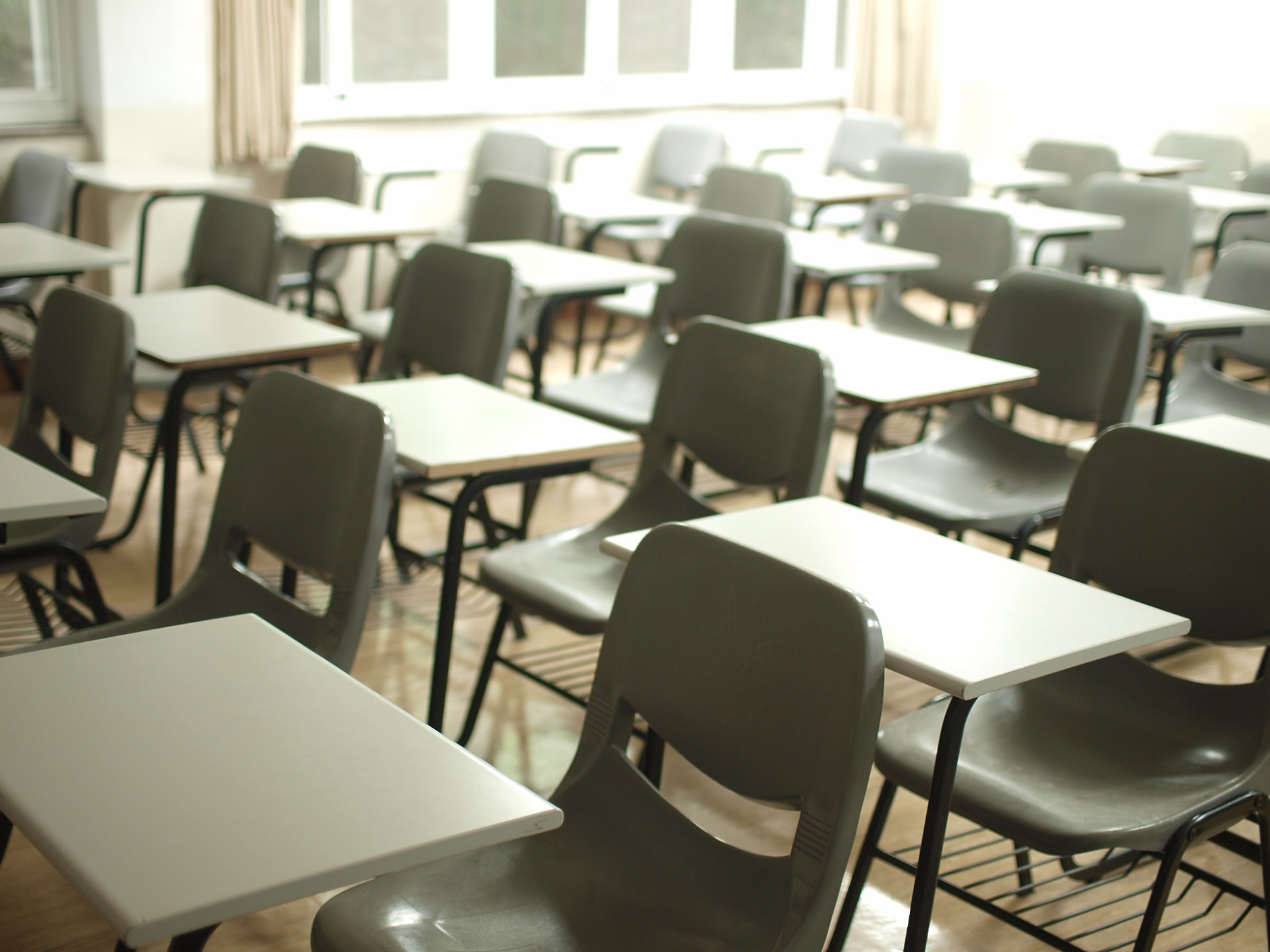 Близо 300 училища в цялата страна няма да отворят врати в понеделник