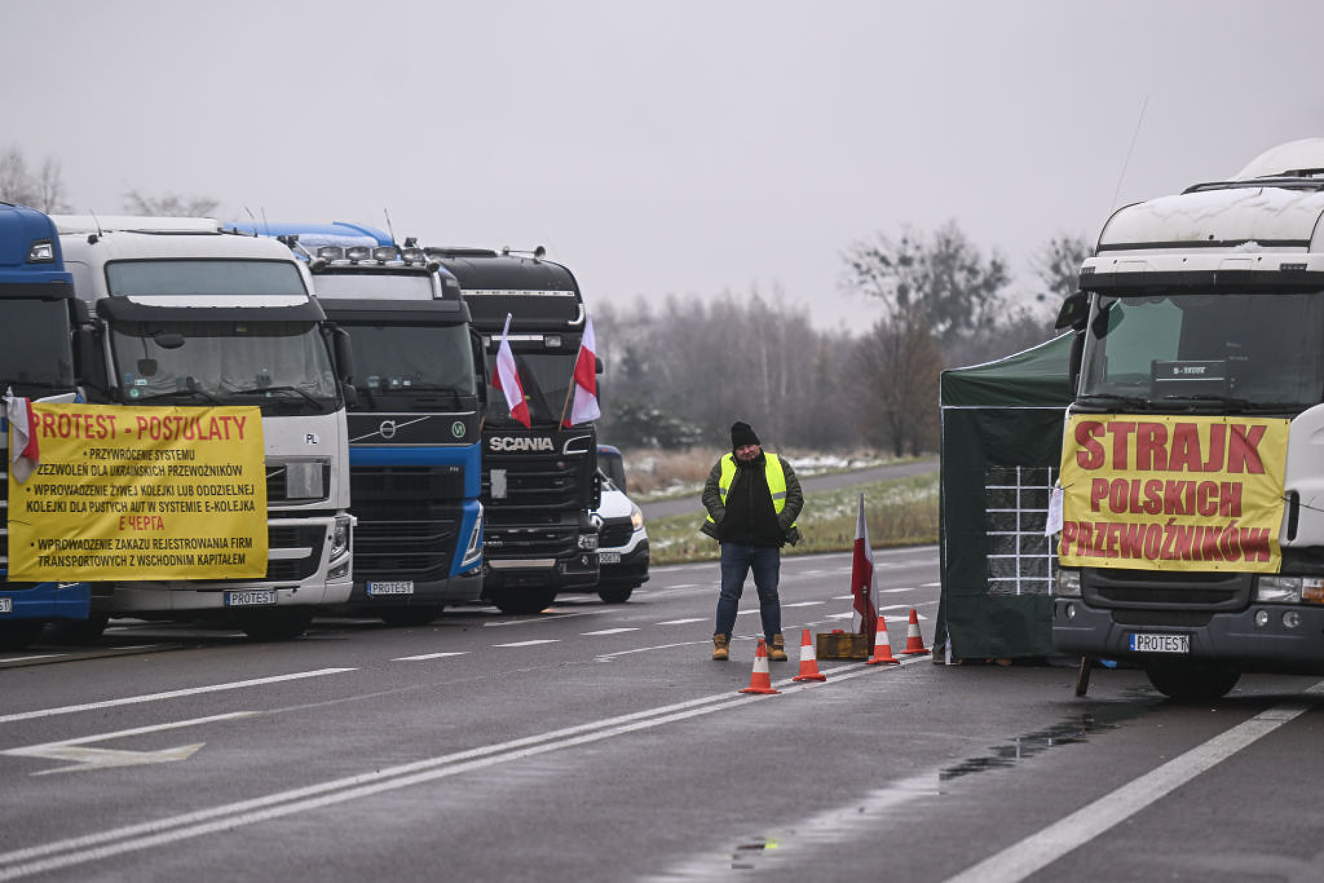 Отвориха нов граничен пункт между Украйна и Полша заради блокадите на полски превозвачи