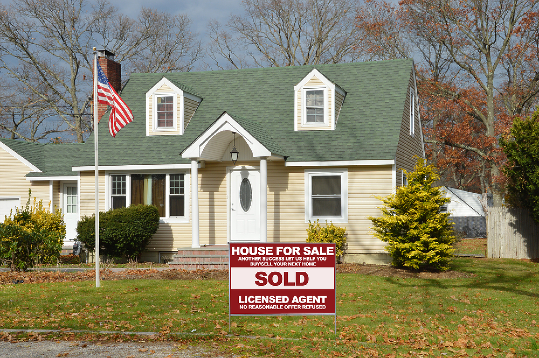 Препродажбите на жилища в САЩ удариха 13-годишно дъно