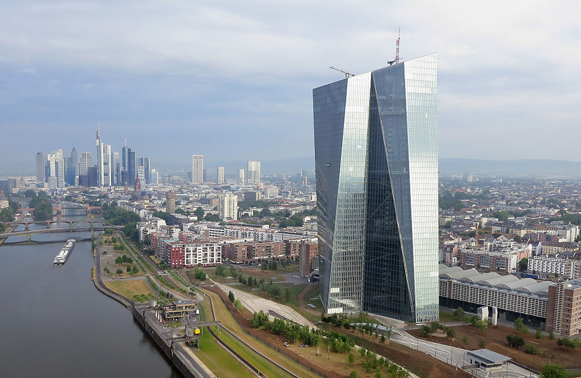 ЕЦБ повишава капиталовите изисквания за 20 банки