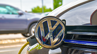 Volkswagen ще внедри системата за зареждане на Tesla за електромобилите си 
