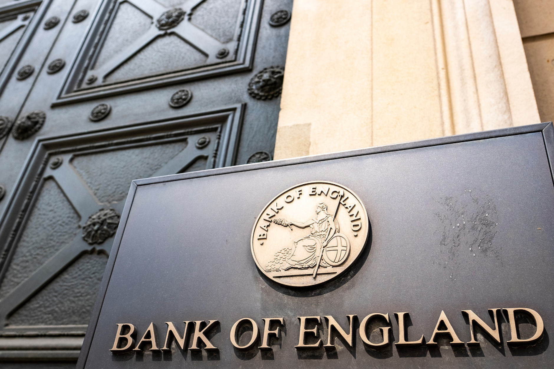 Прогноза:  Bank of England  ще запази основния лихвен процент на 5,25%