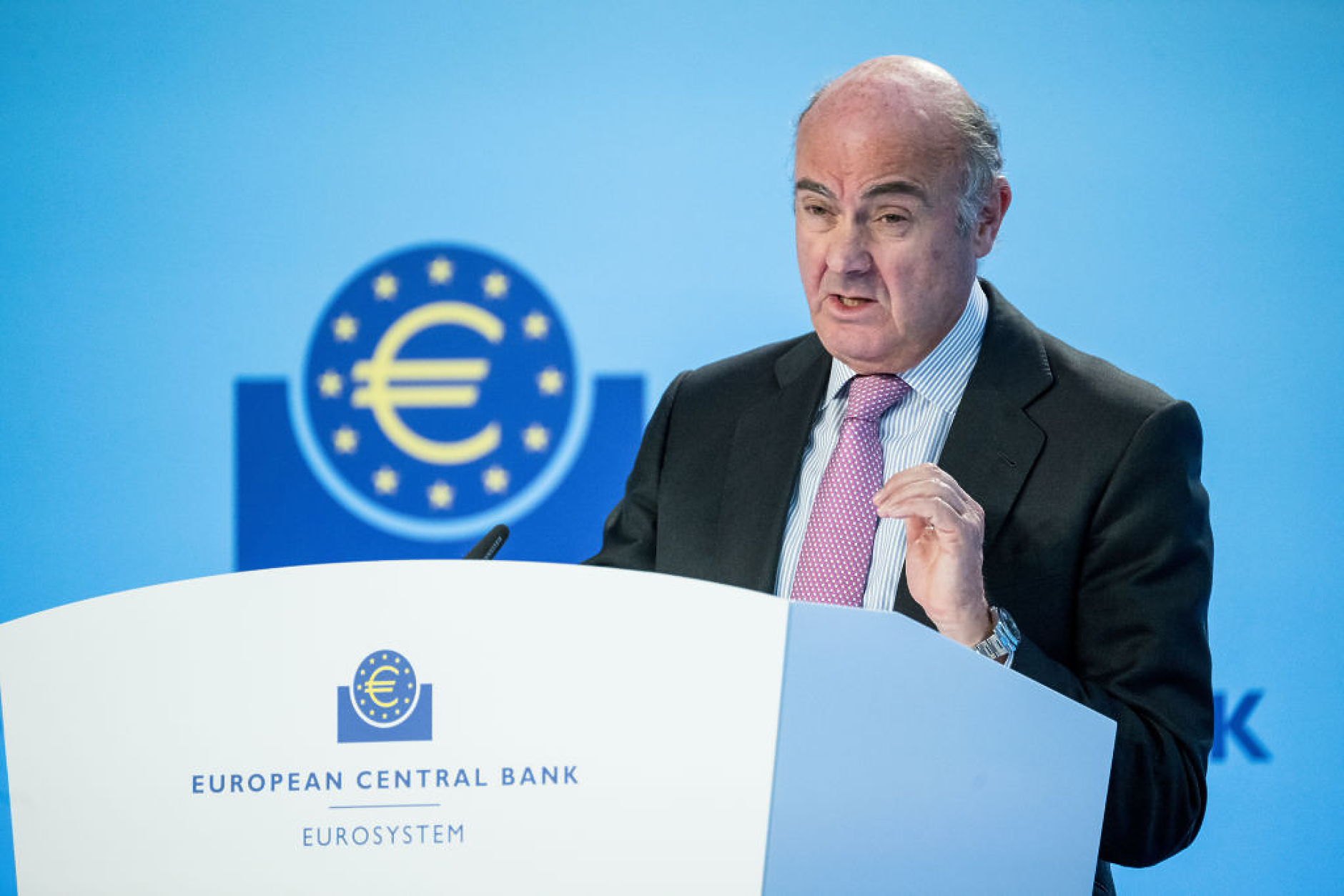 ЕЦБ: Икономиката на еврозоната може да продължи да изпитва затруднения