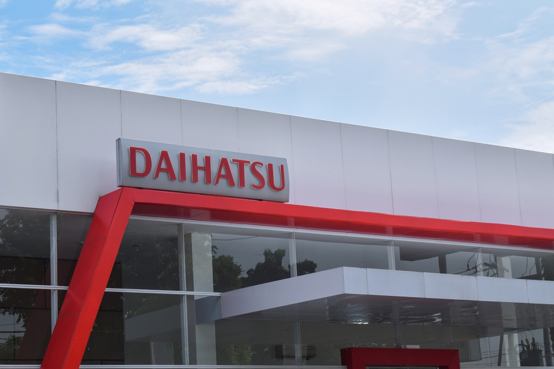 Дайхацу спира производството във всичките си японски заводи заради компрометирани тестове за безопасност