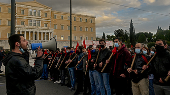Студентите в Гърция окупират факултети, протестират срещу откриване на частни университети