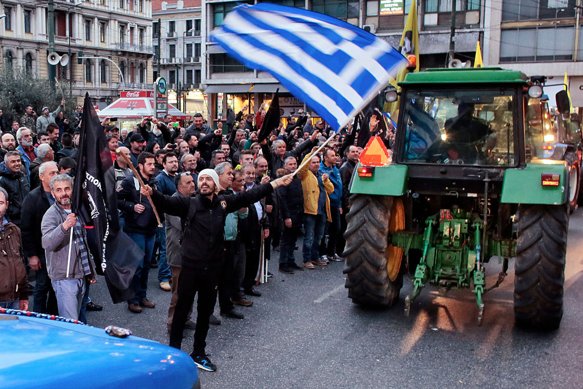 Гръцките фермери са в готовност да блокират пътища